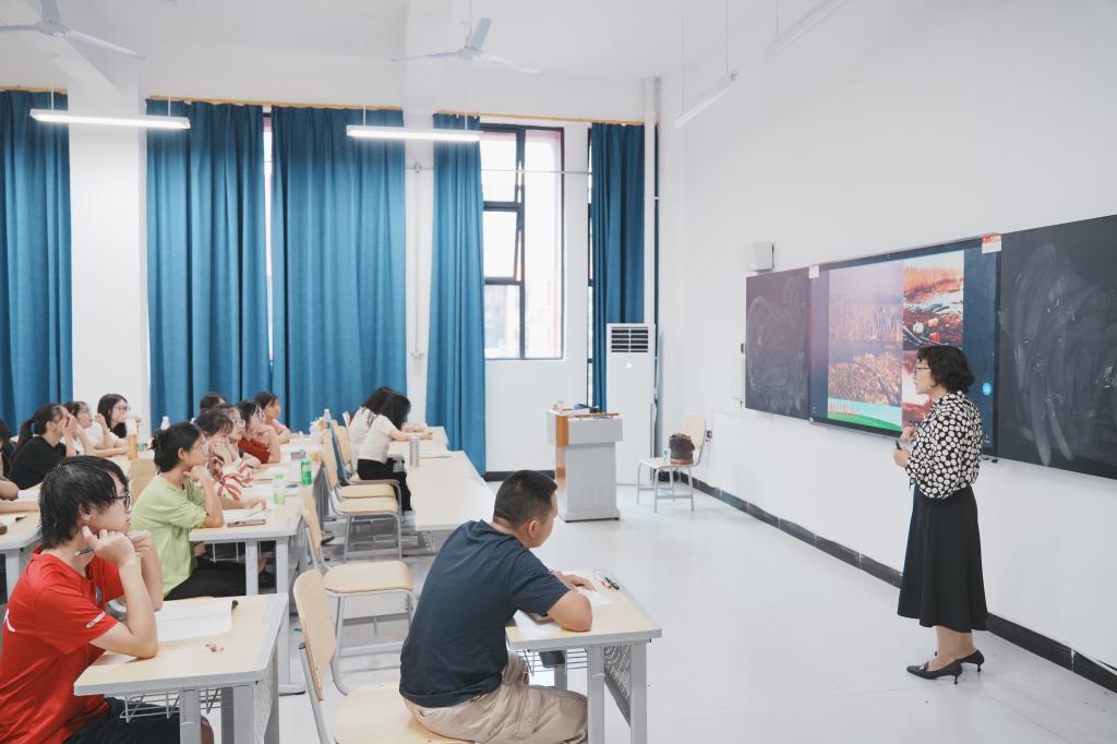 我校“专本衔接”培训班开课